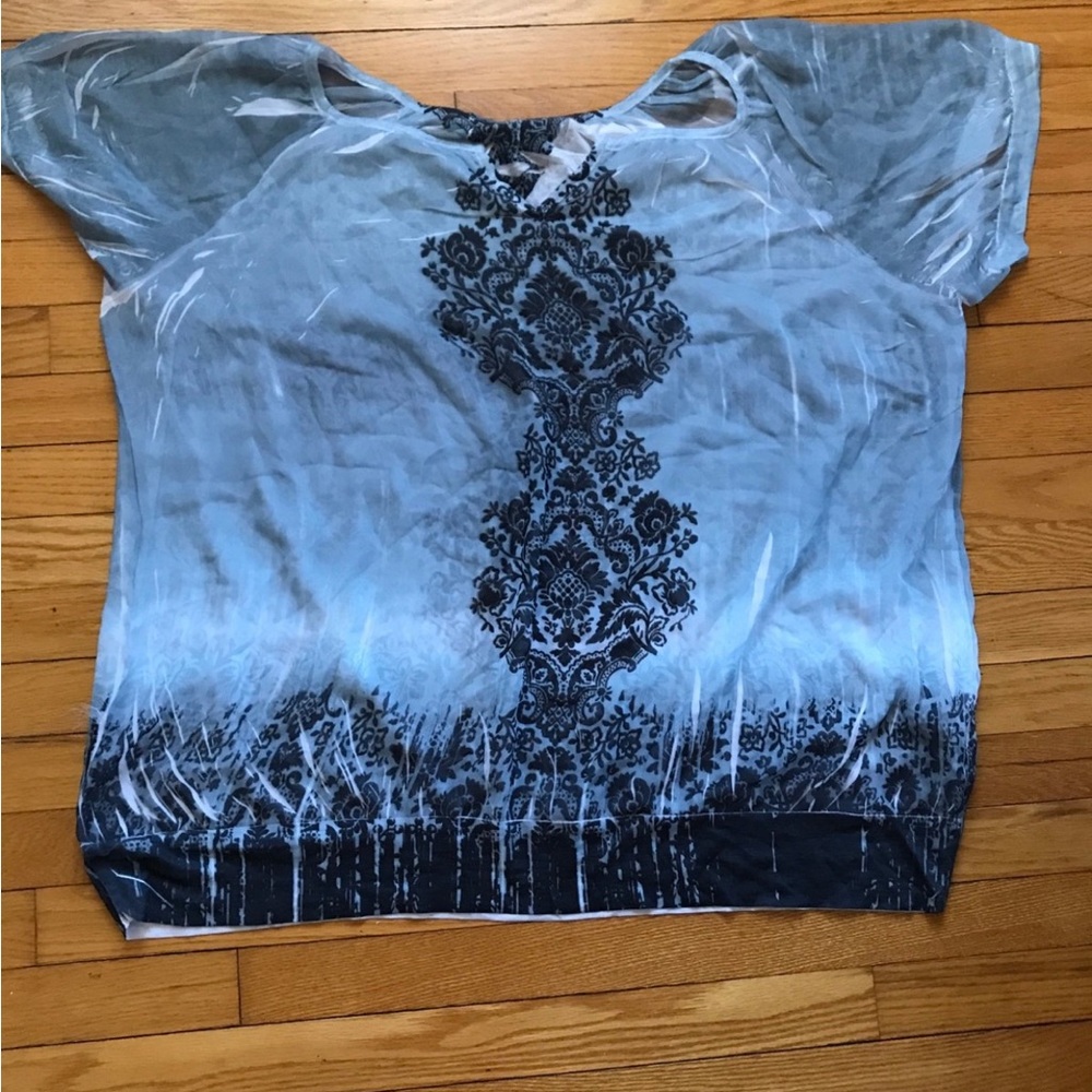 NWOT. Elegant Blue Patterned Women's Top. Light and soft.